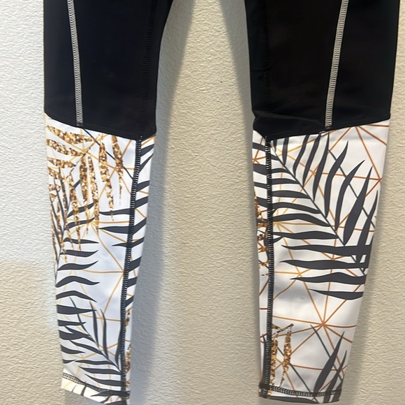 Hera Hero Women's High Waist Seamless Acid Wash Leggings in White /Black print - Picture 8 of 11